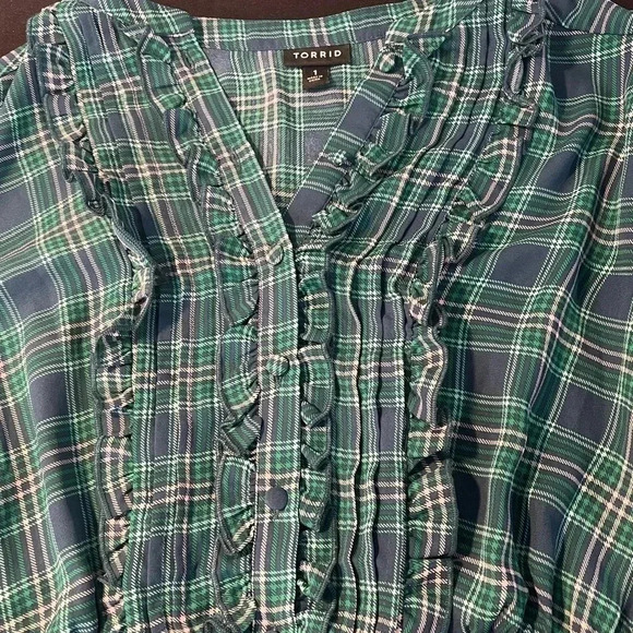 Torrid size 1 (14) sheer plaid blouse, ruffles, buttons and an elastic waist EUC - Picture 12 of 12